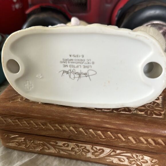 Vintage PRECIOUS MOMENTS “Love lifted me up” by Enesco  1977 Collectible gift - Picture 8 of 9